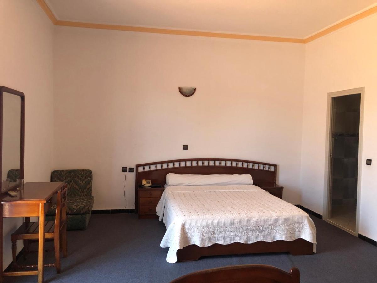 Hotel Choumis Haj Messaoud Лараш Екстериор снимка