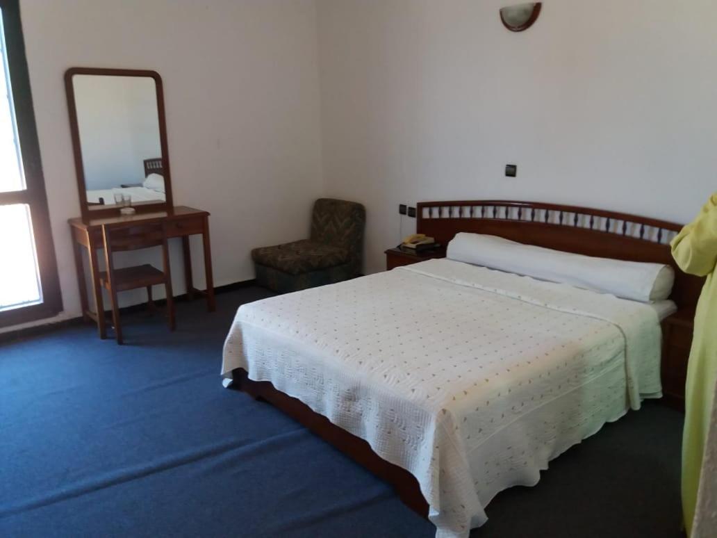 Hotel Choumis Haj Messaoud Лараш Екстериор снимка