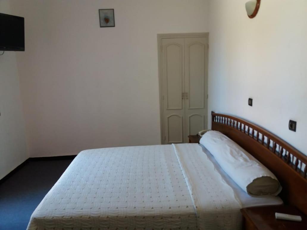 Hotel Choumis Haj Messaoud Лараш Екстериор снимка